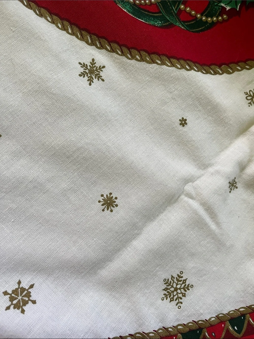 Vtg Christmas Tablecloth VICTORIAN TIDINGS Oval Carousel Horses Holly Fans+ READ
